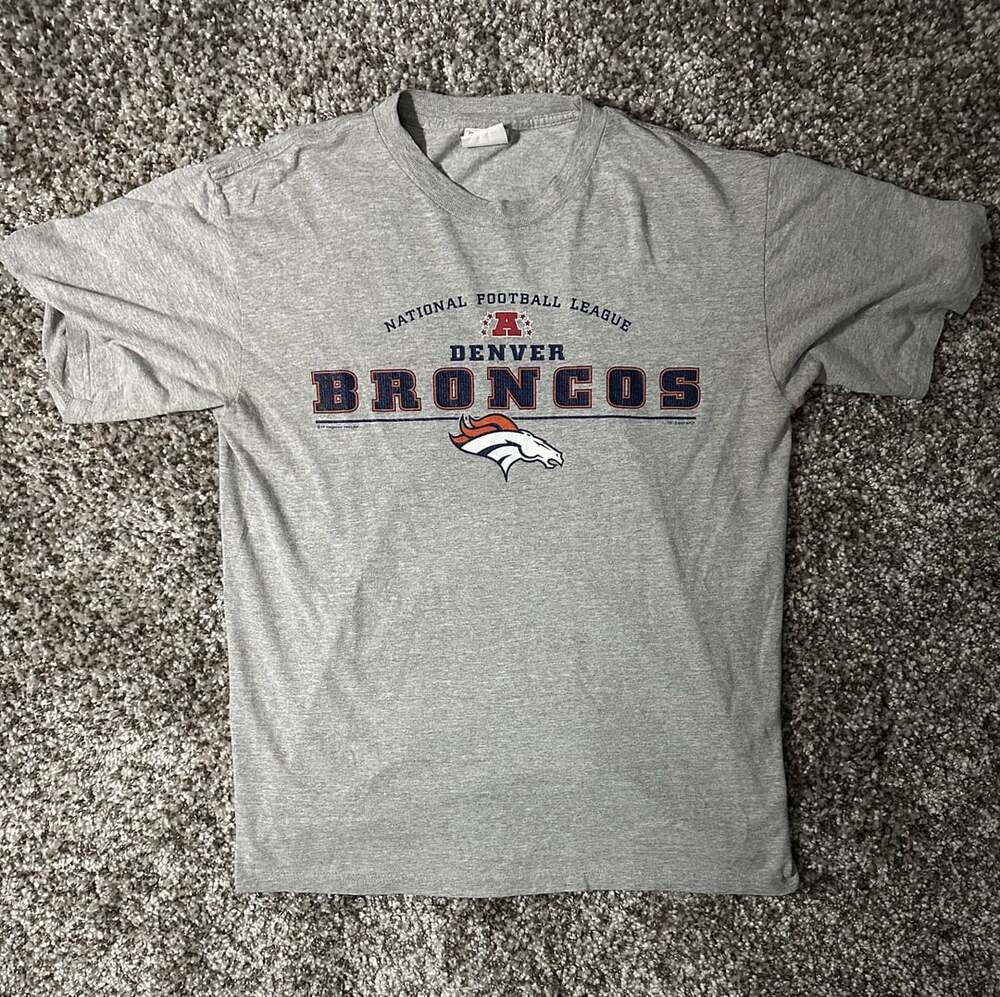 Y2K NFL Denver Broncos T-Shirt Gray Graphic Print Football